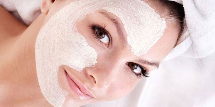 peeling du visage pour le rajeunissement